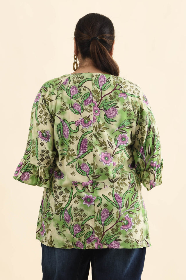 Diona Green Garden Frill Sleeve Top,Brunette model,alt text|model:Pilita image 11