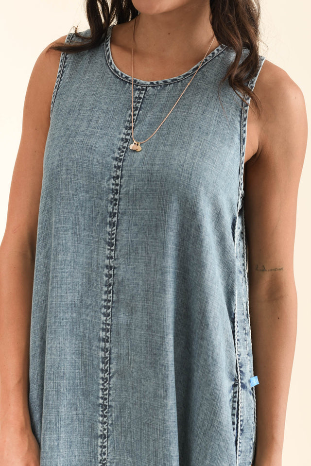 alt text|model:Brontie image 5