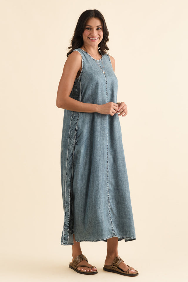 alt text|model:Brontie image 3