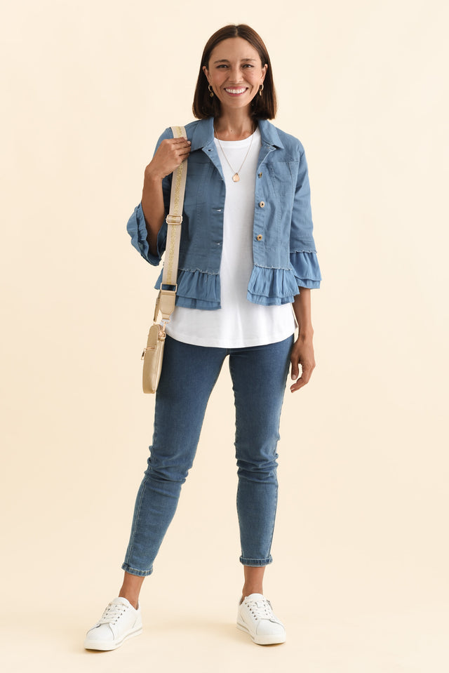 alt text|model:Cara image 2