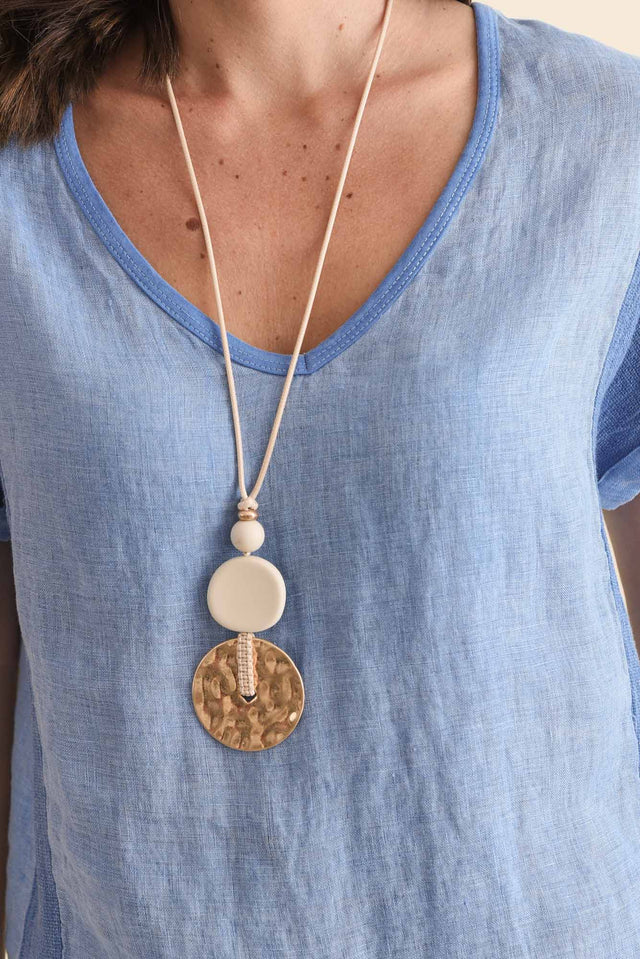 Dorian Steel Linen Cotton Top,Detail,Brunette model,alt text|model:MJ image 6