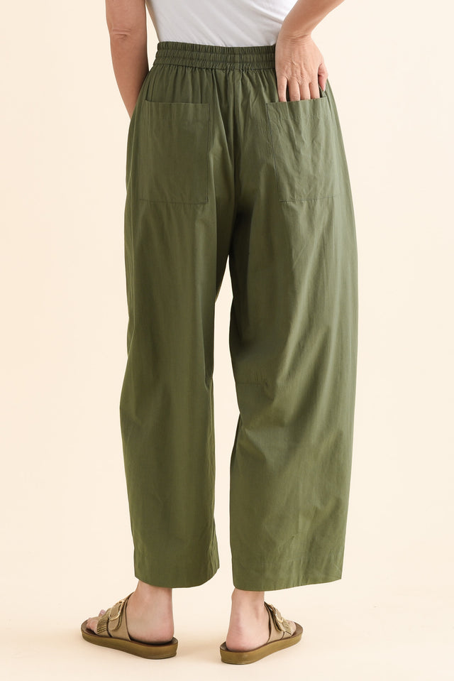 Drift Khaki Barrel Drawstring Pants,Back,Brunette model,alt text|model:MJ image 4