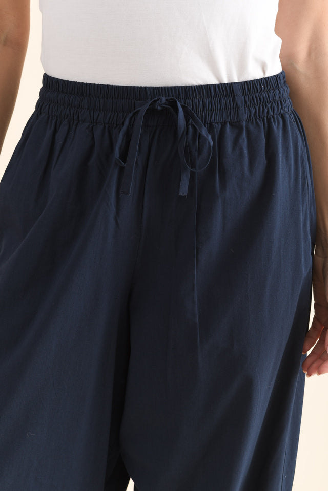 Drift Navy Barrel Drawstring Pants,Detail,Brunette model,alt text|model:MJ image 5
