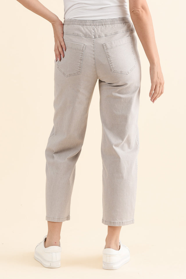 Eleanor Washed Natural Drawstring 7/8 Pants,Back,Brunette model,alt text|model:MJ image 4