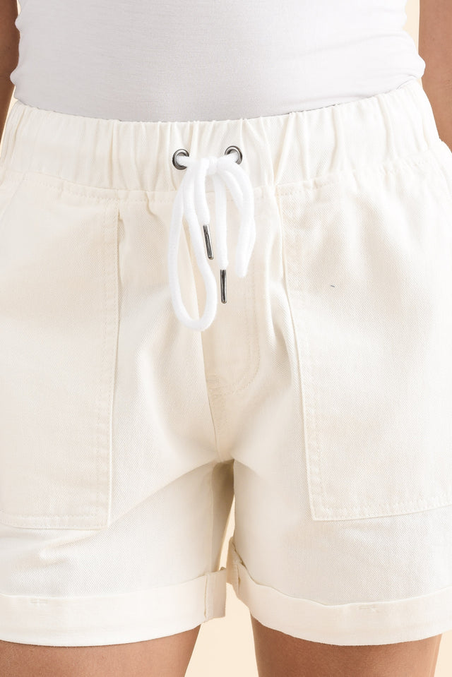 Emma White Denim Relaxed Shorts,Detail,Brunette model,alt text|model:Cara image 6