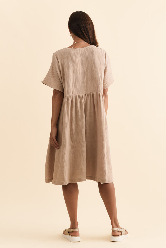 alt text|model:Cara image 4