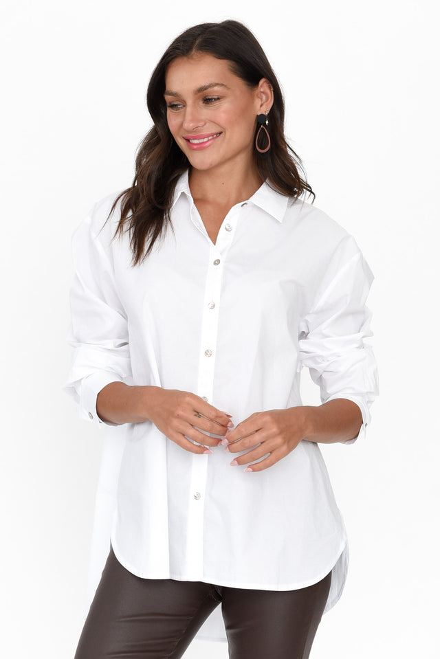 Fabel White Cotton Poplin Shirt neckline_V Neck  alt text|model:Brontie;wearing:S