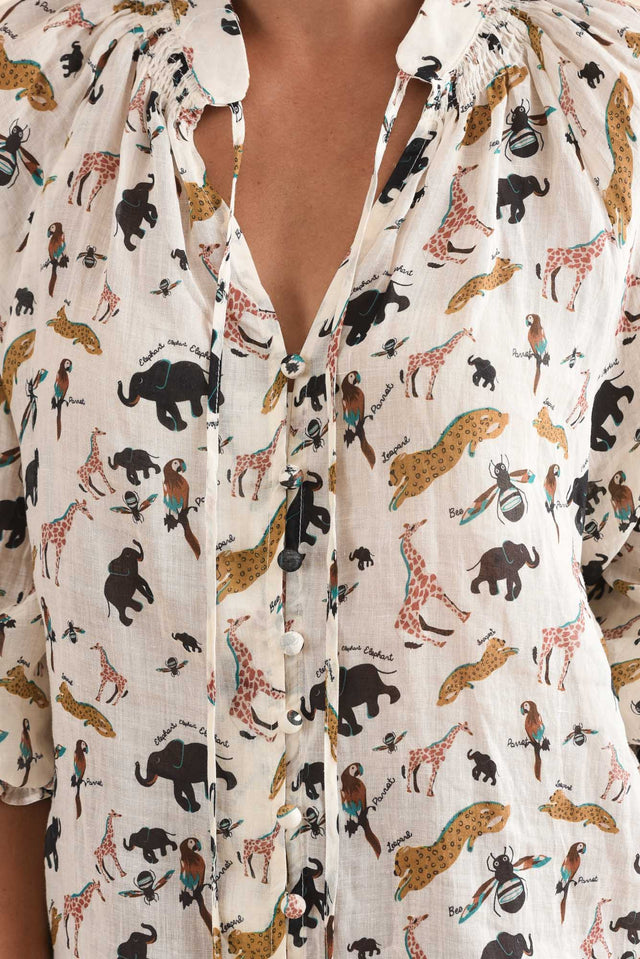 Faya White Safari Linen Blouse,Detail,Brunette model,alt text|model:Brontie image 5