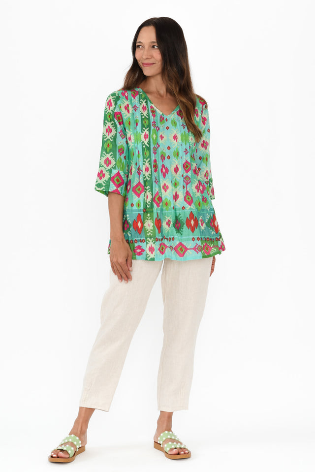 alt text|model:Cara image 4