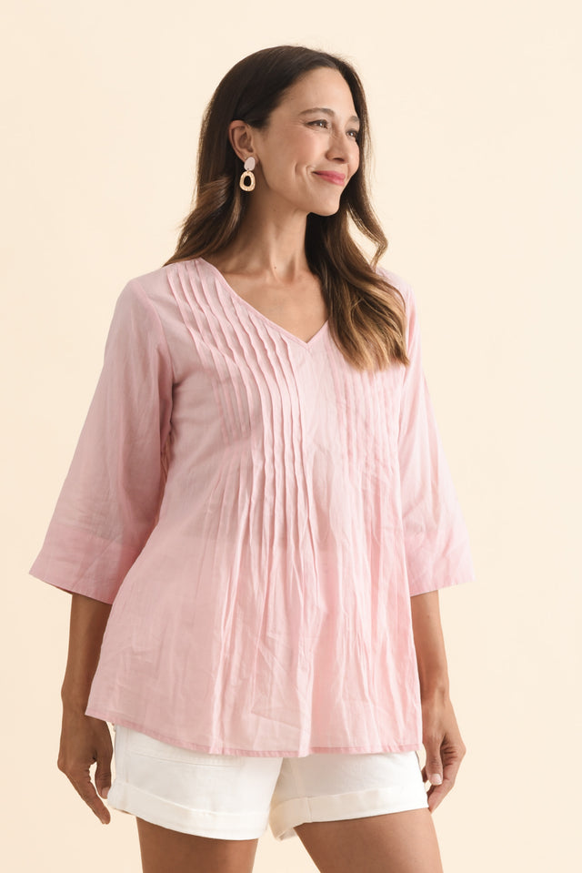 Fia Blush Sleeved Crinkle Cotton Top,Brunette model,alt text|model:Cara image 5