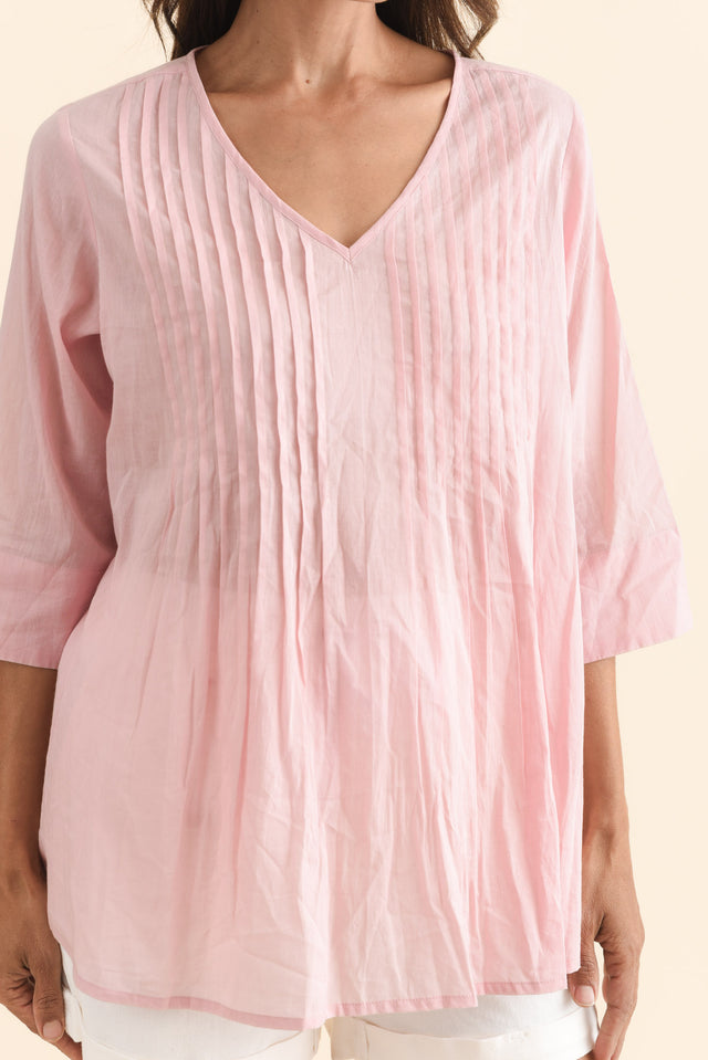 Fia Blush Sleeved Crinkle Cotton Top,Brunette model,alt text|model:Cara image 7
