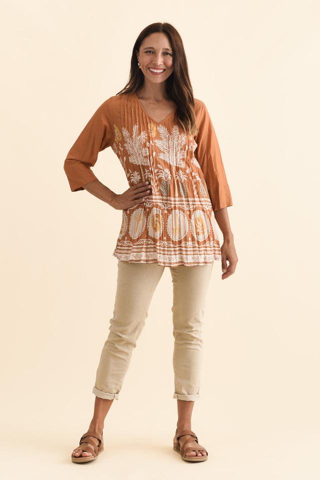 alt text|model:Cara image 3