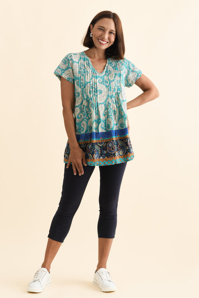 alt text|model:Cara image 7