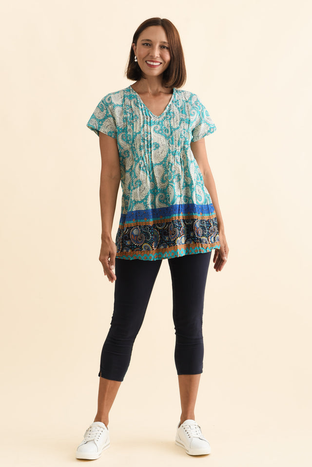 alt text|model:Cara image 3