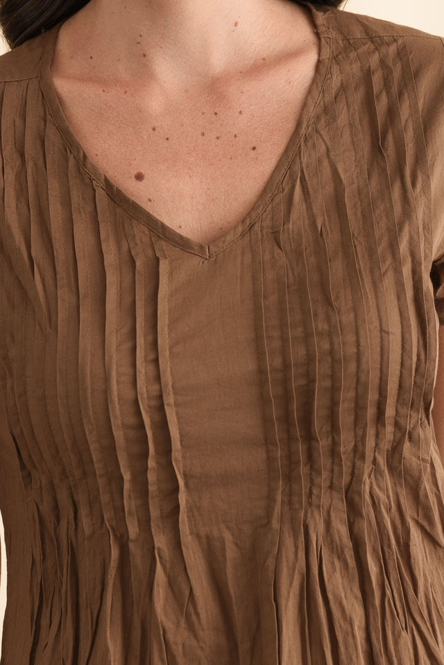 Fia Mocha Crinkle Cotton Top,Brunette model,alt text|model:MJ image 6