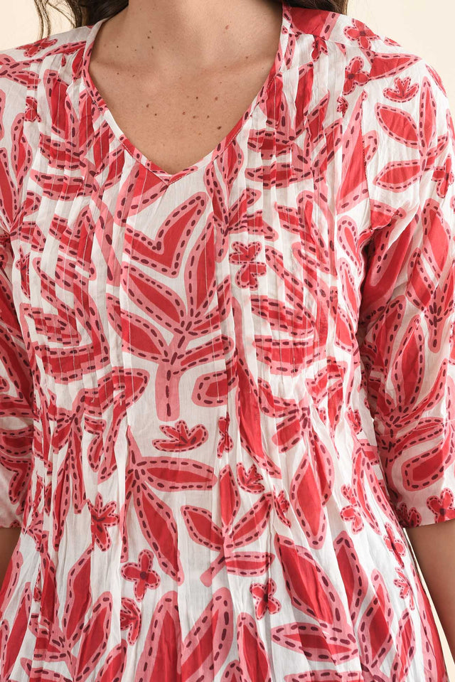 Fia Red Leaf Sleeved Crinkle Cotton Top,Detail,Brunette model,alt text|model:MJ image 5