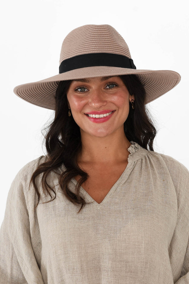 alt text|model:Brontie