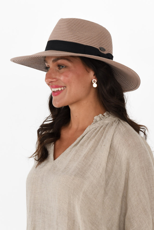 alt text|model:Brontie image 3