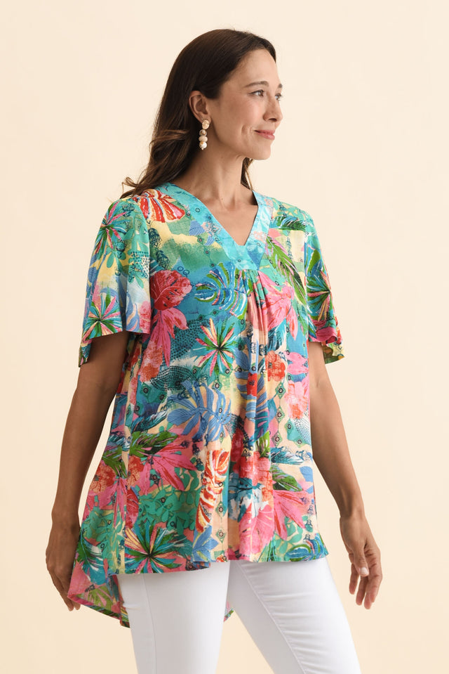 alt text|model:Cara image 3