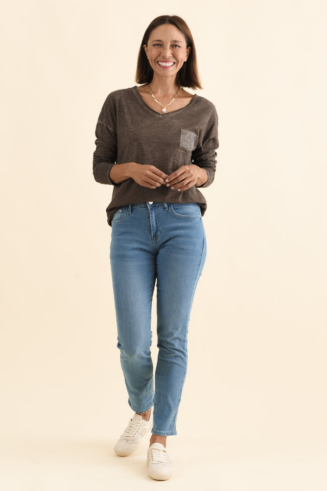 alt text|model:Cara image 6