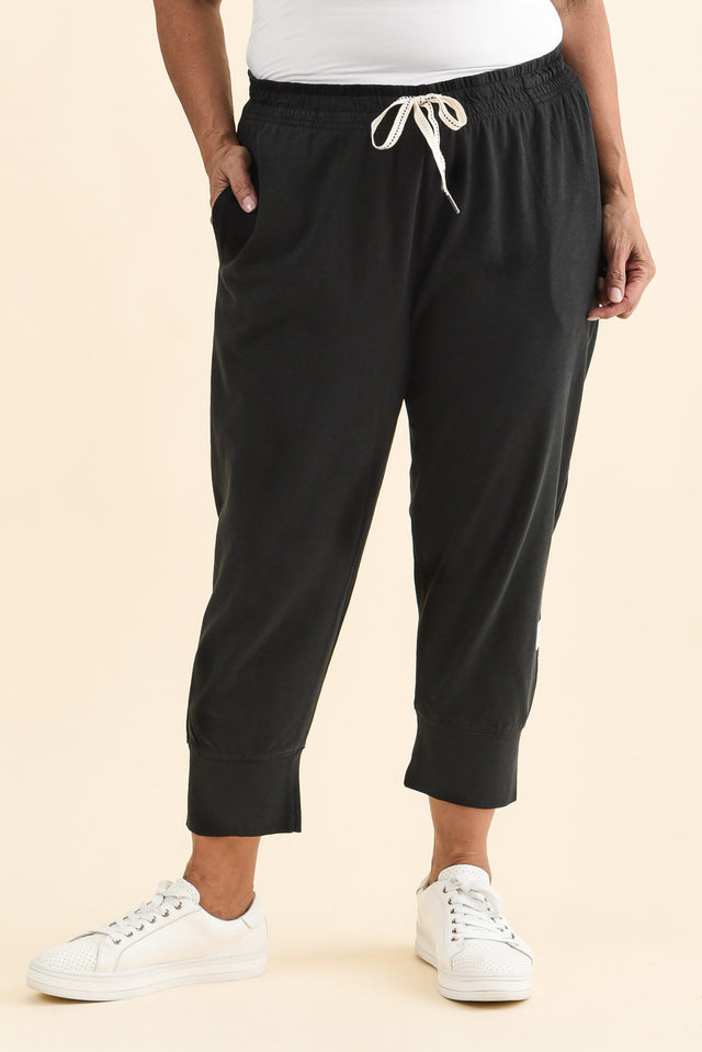 Fundamental Brunch Black Cotton Sweatpants,Brunette model,alt text|model:Pilita image 9