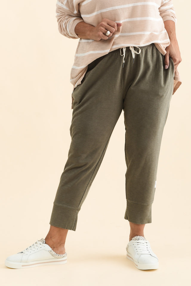 Fundamental Brunch Khaki Cotton Sweatpants,Brunette model,alt text|model:Pilita image 9