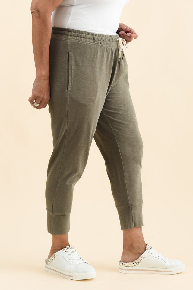 Fundamental Brunch Khaki Cotton Sweatpants,Brunette model,alt text|model:Pilita image 11