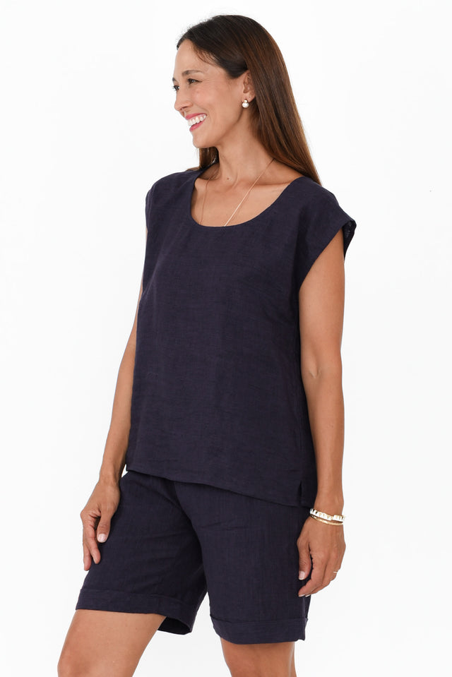 Gabriele Navy Linen Top,Brunette model,alt text|model:Cara image 4