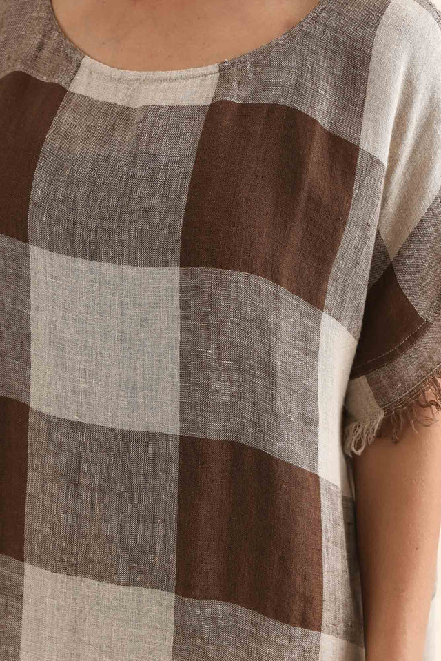 Galene Chocolate Check Linen Dress,Detail,Brunette model,alt text|model:Cara image 5