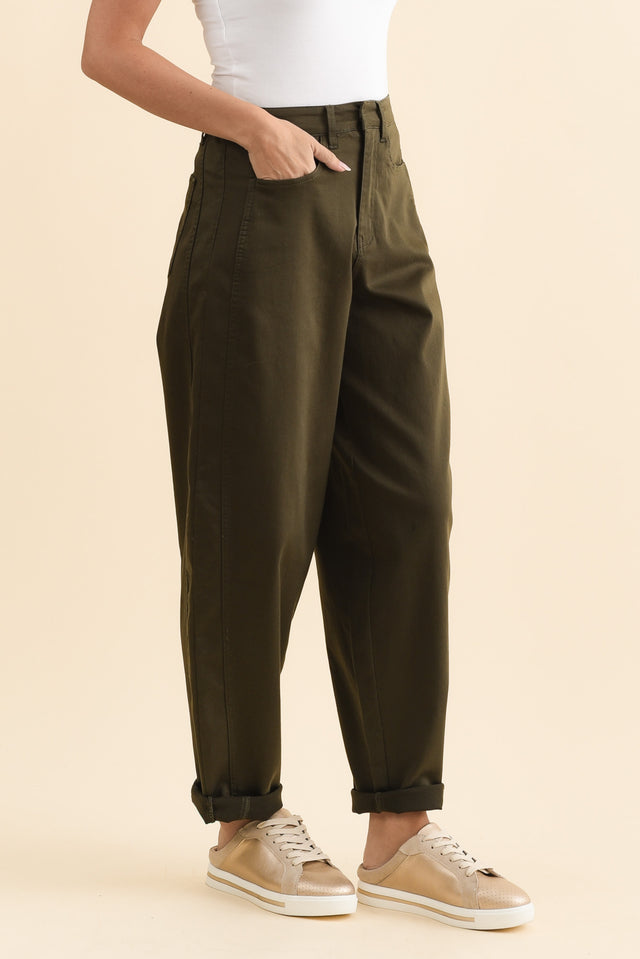Garner Khaki Barrel Chino Pants,Brunette model,alt text|model:MJ image 4