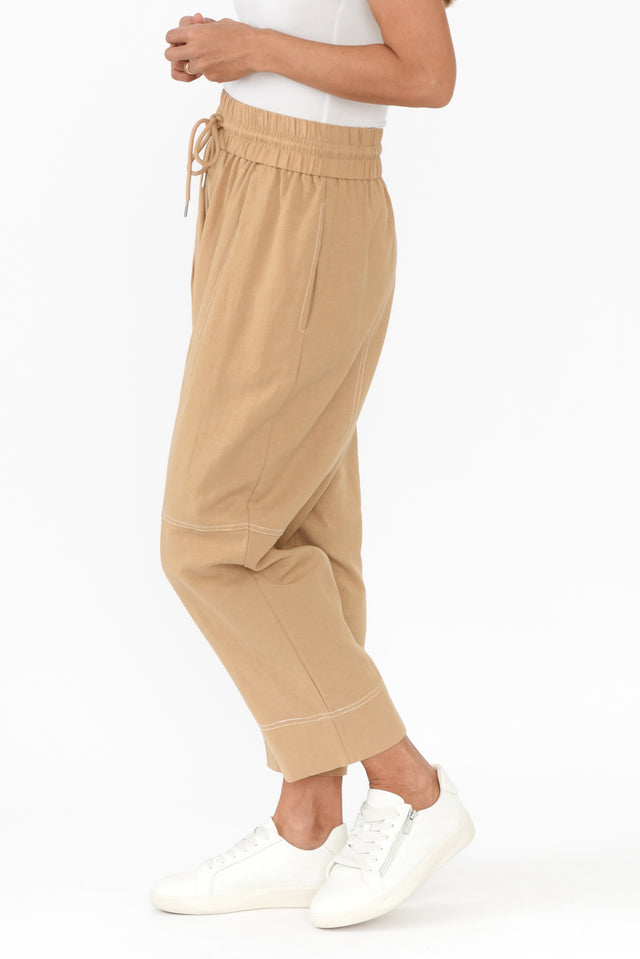 alt text|model:Cara image 3