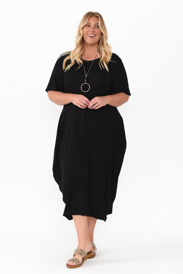 Glenda Black Short Sleeve Crescent Dress,Blonde model,plus-size,curve-dresses,plus-size-midi-dresses,plus-size-summer-dresses,alt text|model:Caitlin image 10