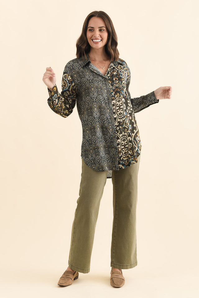 Goda Forest Green Motif Button Shirt,Brunette model,alt text|model:MJ image 4