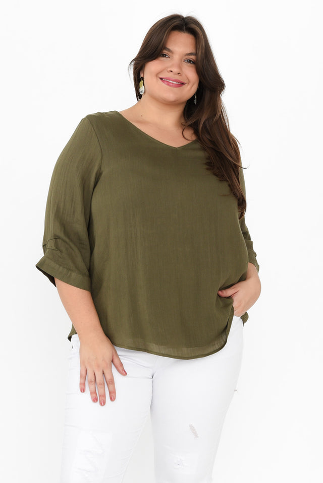 Gomez Khaki Button Top,Brunette model,plus-size,curve-tops,plus-size-sleeved-tops,plus-size-linen-tops,alt text|model:Gabby