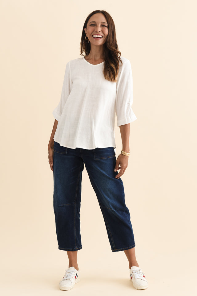 alt text|model:Cara image 3