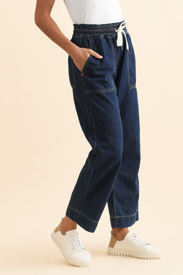 Gretal Dark Denim Cropped Pants,Brunette model,alt text|model:Brontie image 4