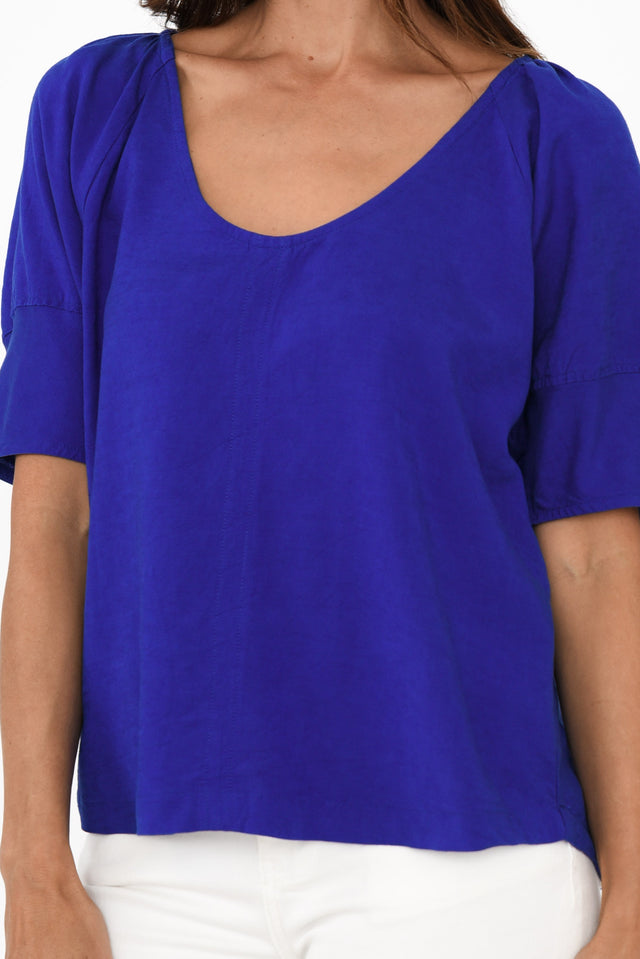 Grove Cobalt Linen Blend Top,Brunette model,alt text|model:Cara image 7