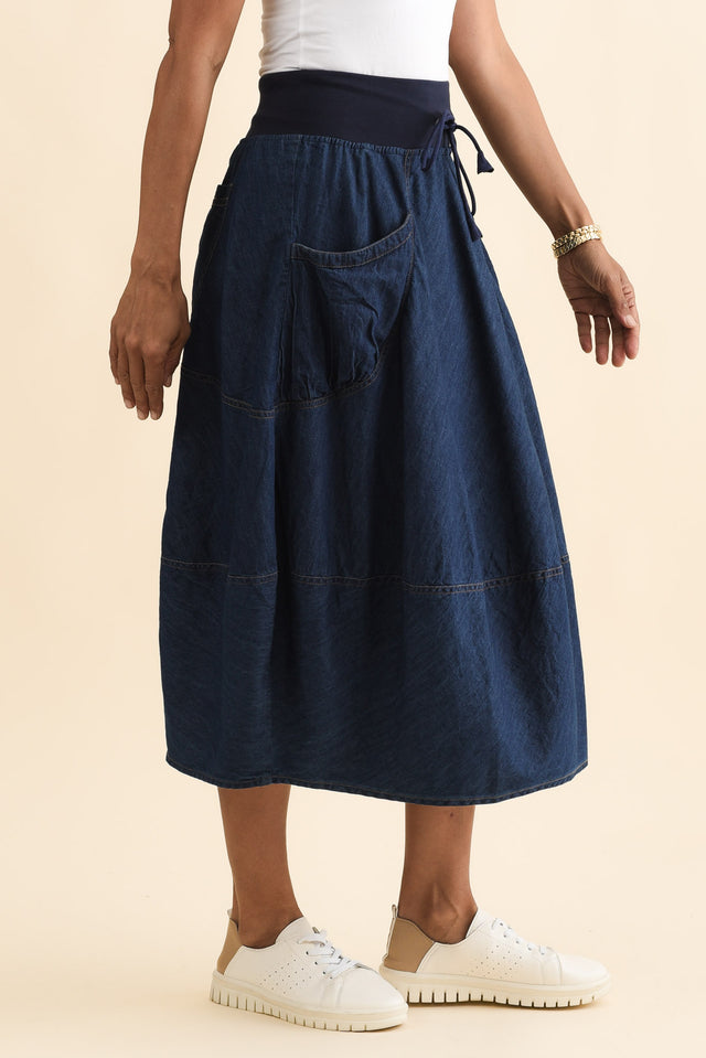 alt text|model:Cara image 3