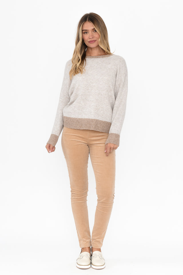 alt text|model:Mollie image 3