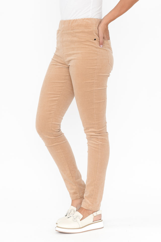 alt text|model:Mollie image 5