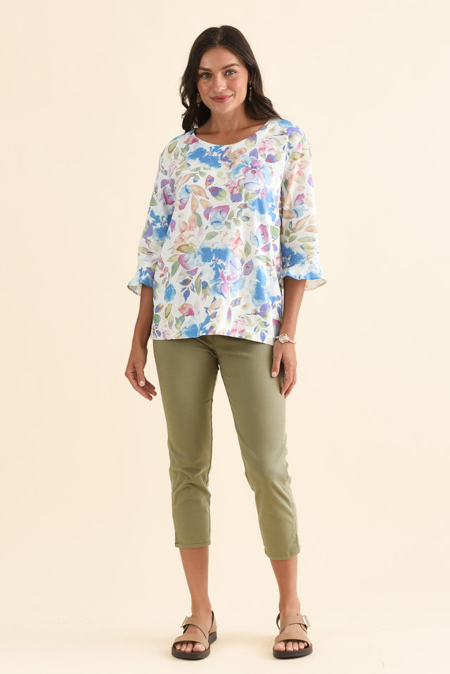 Hartley Blue Bloom Linen Blend Top,Full Body,Brunette model,alt text|model:Brontie