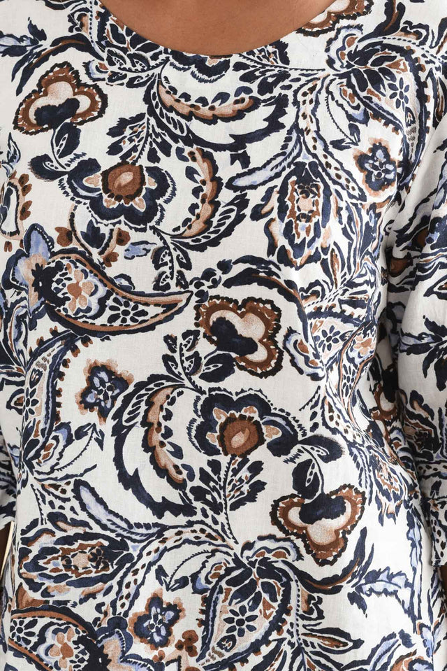 Hartley Cream Paisley Linen Blend Top,Detail,Brunette model,alt text|model:Brontie image 5