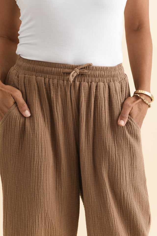 Harvey Mocha Cotton Cheesecloth Cropped Pants,Brunette model,alt text|model:Cara image 7