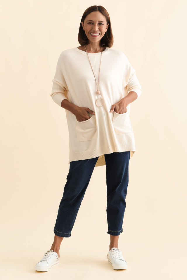 alt text|model:Cara image 2