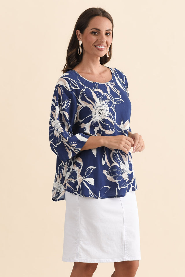 Hepburn Blue Flower Linen Blend Top,Brunette model,alt text|model:MJ image 5