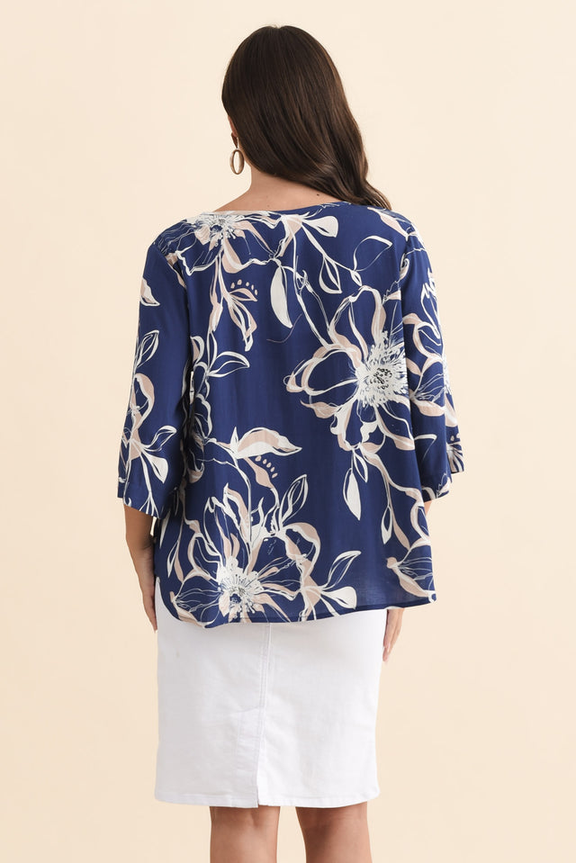 Hepburn Blue Flower Linen Blend Top,Brunette model,alt text|model:MJ image 6