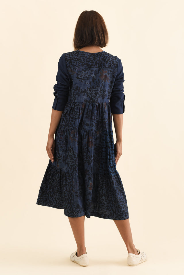Horai Navy Patchwork Cotton Dress,Brunette model,alt text|model:Cara image 5