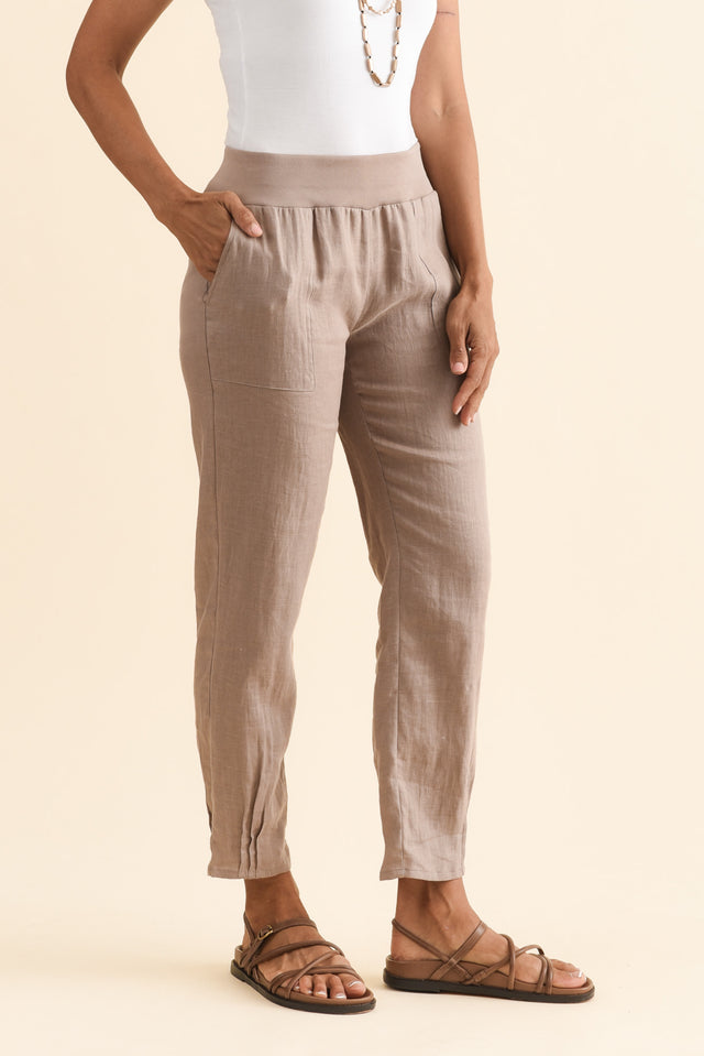 alt text|model:Cara image 4