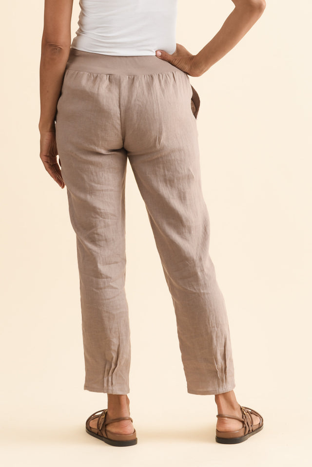 alt text|model:Cara image 5