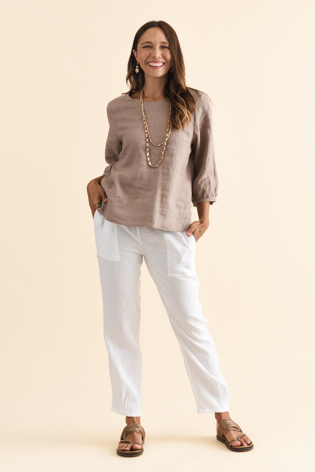 alt text|model:Cara image 3